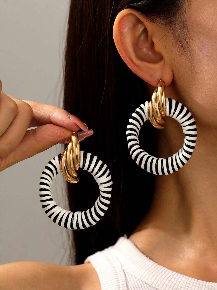 1 Pair Bohemian Style Black And White Striped Round Earrings, Suitable For Women's Daily And Holiday Wear/Essential Fashion Accessory For Women's Party And Outdoor Occasions