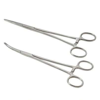 5.5" Stainless Steel Hemostatic Forceps With Locking Mechanism - Curved Tip, 3-Level Adjustable Grip, Suitable For Nurses, Veterinarians, Fishing, Pet Grooming And More. Features Durable Multi-Function Precision Pliers Design With Medical Tweezers Accuracy And Stylish Metallic Finish.