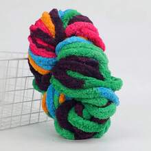 1卷250克超柔软粗毛线 - 超粗0.79英寸，蓬松雪尼尔毛线，适合手工DIY手臂编织，非常适合手工编织围巾、毯子、靠垫、宠物窝、编织配件，多种颜色可选，舒适耐用的聚酯纤维，可机洗且易于使用。