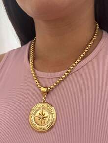 Pendant Necklaces - Gold - View 2