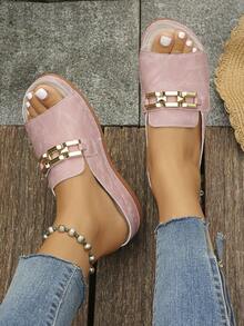The New Summer Fashion Roman White Metal Chain Decorated Fish-Mouthed Toe Exposed Slope Heel Thick-Soled Flip-Flops For Women Are Comfortable And Versatile For Daily Wear On Vacation Beaches. They Are One-Foot Flip-Flops - 粉色 - 查看 3
