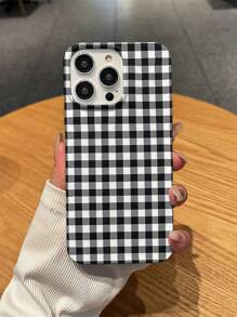 1pc Black Plaid Pattern Silky Smooth Creative Design Phone Case Compatible With IPhone11 To IPhone16 Models, Including Pro And Max Versions. An Ideal Birthday Gift For Loved Ones, As Well As Gifts For Valentine's Day, Easter, Festival, And Birthdays. Hard PC Material, Lightweight And Naked Phone Feel. Waterproof Shockproof Anti-Fall Scratch Resistant