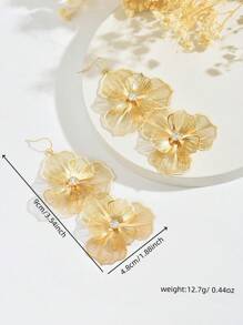 1 paire de boucles d'oreilles à gland fleuri creux exagéré et léger, de luxe. Boucles d'oreilles de mode avec un sentiment rétro romantique haut de gamme, convenant pour un port quotidien, pour les fêtes et les vacances des femmes.
