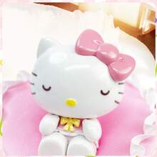 Sanrio 家族毛绒沙发摆件：柔软可爱的抱枕 - 沙发套装、摆件、卡通周边。包含 My Melody、Hello Kitty、Kuromi、布丁狗（Pochacco）、大耳沙宝（Shampoo）和肉桂卷（Cinnamoroll）。盲盒