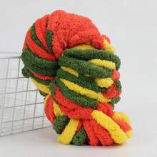 1卷250克超柔软粗毛线 - 超粗0.79英寸，蓬松雪尼尔毛线，适合手工DIY手臂编织，非常适合手工编织围巾、毯子、靠垫、宠物窝、编织配件，多种颜色可选，舒适耐用的聚酯纤维，可机洗且易于使用。