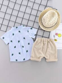 Set de 2 piezas compuesto por una camiseta de manga corta y pantalones cortos con estampado en todo el diseño de cactus de dibujos animados para bebé y niño pequeño, de verano