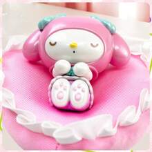 Sanrio 家族毛绒沙发摆件：柔软可爱的抱枕 - 沙发套装、摆件、卡通周边。包含 My Melody、Hello Kitty、Kuromi、布丁狗（Pochacco）、大耳沙宝（Shampoo）和肉桂卷（Cinnamoroll）。盲盒 - 彩色 - 查看 7