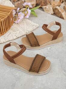 1 Pair Brown Thick Sole Sandals For Teenage Girls (Run Big By 1 Size), Retro Boho Style Children Sandals, Summer Straw Woven Kids Sandals, Suitable For Holiday And Daily Wear