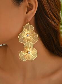 1 paire de boucles d'oreilles à gland fleuri creux exagéré et léger, de luxe. Boucles d'oreilles de mode avec un sentiment rétro romantique haut de gamme, convenant pour un port quotidien, pour les fêtes et les vacances des femmes.