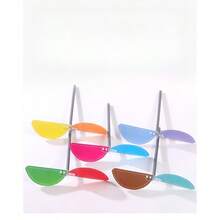 50个装 - 新款竹蜻蜓 - 必备互动小玩意 - 翱翔天空，有效缓解压力 - 怀旧必备 - 社交媒体热点 - 减压工具 - 办公室必备！开学必备，开学小礼物，开学必备礼物，学校礼物奖品