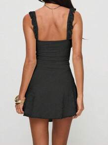 优雅荷叶边肩带蝴蝶结设计蕾丝拼布无袖修身迷你连衣裙