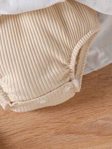 1件婴儿女童可爱圆领长袖连体衣，薄款，适合春秋季穿着