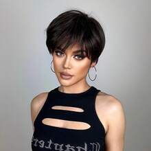 8 英寸短直发黑色假发带空气刘海自然清爽适合夏季佩戴女士短纹理假发合成短自然发适合女孩节日角色扮演日常假发可调节帽发型 - 黑色 - 查看 3