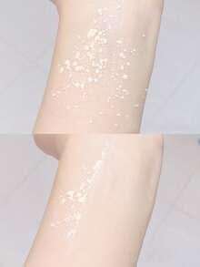 GIVENCHY[Mini]PRISME LIBRE 哑光亮泽散粉 四合一 #2 4*1g / 适合浅肤色 / Prisme Libre 散粉采用四种色调的和谐搭配，打造哑光效果 / 标志性散粉，具有四色校正功能 / 全新超细亮泽定妆粉，具有 24 小时亮泽效果、12 小时定妆和全天控油效果