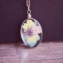 50Pcs Dried Pressed Flowers Resin Mould Real Pressed Flowers Natural Dry Leaves Bulk Mixed Colorful Daisy Herbs Kit With Tweezers Scrapbooking Candle Jewelry Crafts Making Nails(Purple)