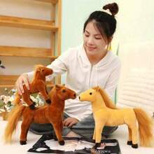 Juguetes de peluche realistas y lindos de caballos blancos pequeños, que incluyen caballos pequeños, caballos marrones, caballos negros, caballos blancos y caballos amarillos, muñecas, animales de peluche grandes, caballos lindos y creativos, muñecos de abrazo de la vida real, juguetes para niños, regalos de cumpleaños y diversos regalos festivos, decoraciones de sofá y decoraciones de habitación, peluches.