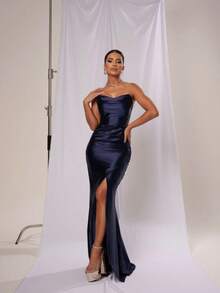 VESTIDO TOMARA QUE CAIA ACETINADO.  Sensual    Brilhante    Zíper - Azul Marinho - Visão 2