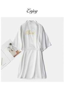 1 Stück Bademantel, Braut & Brautjungfer Kleid Morgenmantel mit Anfangsbuchstabe, Morgenmantel und Schlafmantel, Brautpartyhemden, Hochzeitszeremonie & Empfang Accessoires Pyjamas Damen Frühling Sommer Hochzeit Brautjungfer Pyjamas Braut Kleid Beste Freundin Party bestickte Bademäntel Braut Bademantel Hochzeitsfeier Hochzeitszubehör Outdoor Hochzeit Feiertags-Bedarf Schulanfang