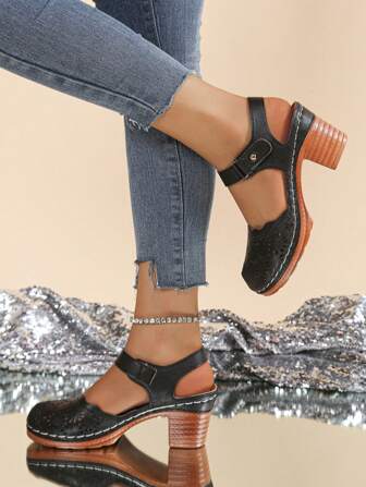 Tacones ligeros blancos para mujer Otoño/Invierno 2025, Nuevos tacones altos de verano con diseño calado, Zapatos de tacón grueso con cierre de gancho y bucle de estilo vintage casual, Elegantes