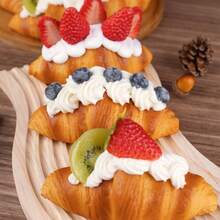 1pc 6.57inch Premium PU Realistic Croissant Bread Model, Cream Ice Cream Bread Model, Artificial Soft Bread, Fake Food Toy, Home Decor, Display For Home, Desktop, Photography Props, Stage Performance, Christmas & New Year Gift