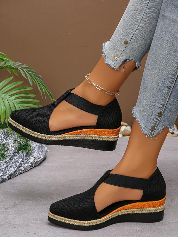 Sandales pour femmes avec plateforme, semelle épaisse, bout pointu, style creux, bride de cheville élastique à l'arrière, talon compensé haut. Nouveau modèle 2025 Europe et Amérique pour le début de l'automne