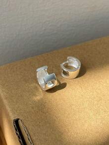 GAGAFEEL 1 对甜美可爱、时尚百搭、小众设计 S925 镂空小心形耳环，适合女性日常佩戴，可作为送给女朋友的礼物