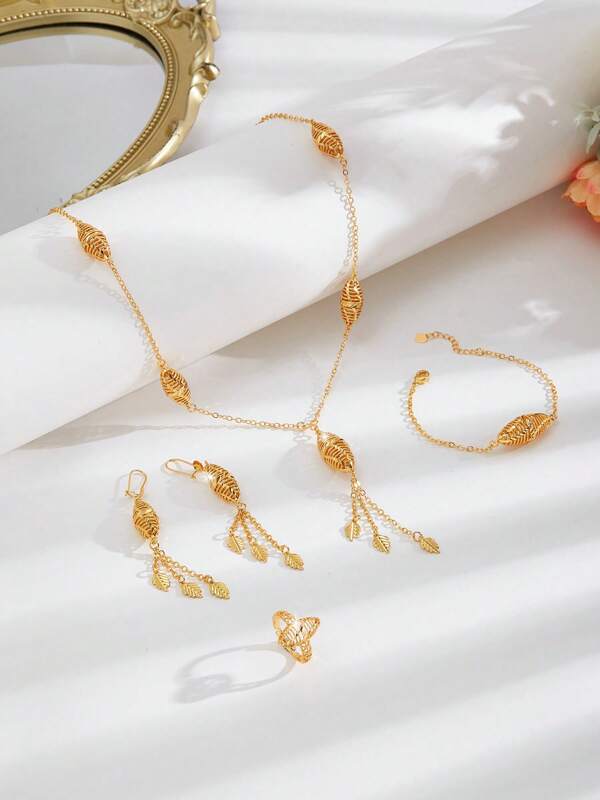 Yiyi Dubai-Inspired Minimalist, Sweet, Exaggerated, Gold-Colored Copper Fashionable And High-End Luxury Retro Big Jewelry Set For Women, Suitable For Outings, Leisure, Parties, Daily Dates, Christmas, And Other Holidays. It Includes A Layered Gold-Plated Long Necklace And Layer Tassel Earrings ,Bracelets And Rings As A Gift For Women, Girlfriends, Parents, Etc