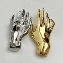 1 件全新时尚 3D 手形胸针，优雅奢华配饰