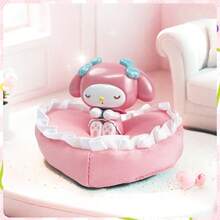 Sanrio 家族毛绒沙发摆件：柔软可爱的抱枕 - 沙发套装、摆件、卡通周边。包含 My Melody、Hello Kitty、Kuromi、布丁狗（Pochacco）、大耳沙宝（Shampoo）和肉桂卷（Cinnamoroll）。盲盒 - 彩色 - 查看 2
