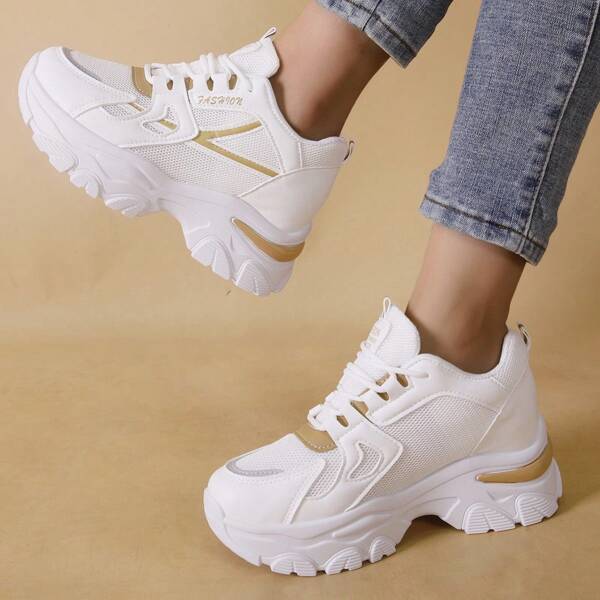 Plus-size damessneakers met dikke hak voor een grotere lengte, nieuwe lente- en zomerschoenen van ademend mesh voor kleine vrouwen (2025)