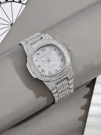 Une montre à cadran carré avec diamants, ciel étoilé, échelle de barres, maintien stable de l'heure, convenant aux occasions importantes, associée à un mouvement à quartz