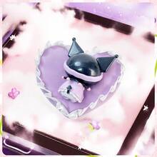 Sanrio 家族毛绒沙发摆件：柔软可爱的抱枕 - 沙发套装、摆件、卡通周边。包含 My Melody、Hello Kitty、Kuromi、布丁狗（Pochacco）、大耳沙宝（Shampoo）和肉桂卷（Cinnamoroll）。盲盒 - 彩色 - 查看 4