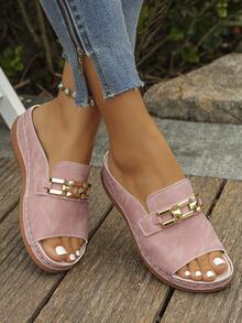 The New Summer Fashion Roman White Metal Chain Decorated Fish-Mouthed Toe Exposed Slope Heel Thick-Soled Flip-Flops For Women Are Comfortable And Versatile For Daily Wear On Vacation Beaches. They Are One-Foot Flip-Flops - 粉色 - 查看 4