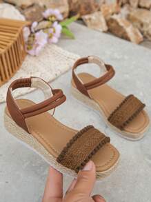 1 Pair Brown Thick Sole Sandals For Teenage Girls (Run Big By 1 Size), Retro Boho Style Children Sandals, Summer Straw Woven Kids Sandals, Suitable For Holiday And Daily Wear