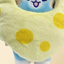 Bộ sưu tập móc khóa Gokko của Miniso gồm những chú Tom và Jerry đáng yêu, với trang phục chủ đề pho mát và được làm từ chất liệu mềm mại, bông xốp, rất thích hợp để trang trí túi xách hoặc treo vào móc khóa. Một lựa chọn lý tưởng cho người hâm mộ Tom và Jerry (1 chiếc). - Nhiều màu - Xem 5