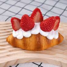 1pc 6.57inch Premium PU Realistic Croissant Bread Model, Cream Ice Cream Bread Model, Artificial Soft Bread, Fake Food Toy, Home Decor, Display For Home, Desktop, Photography Props, Stage Performance, Christmas & New Year Gift