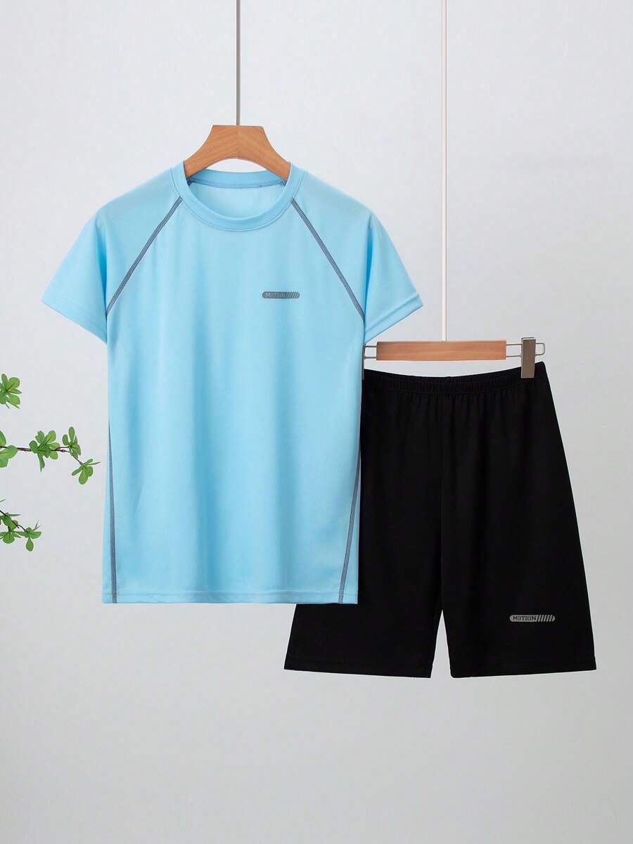 طقم من 2 قطعة من الملابس الرياضية للأولاد المراهقين، بلوزة قصيرة الأكمام ماصة للرطوبة وشورت رياضي