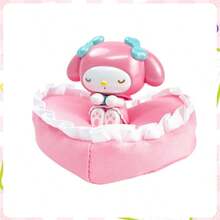 Sanrio 家族毛绒沙发摆件：柔软可爱的抱枕 - 沙发套装、摆件、卡通周边。包含 My Melody、Hello Kitty、Kuromi、布丁狗（Pochacco）、大耳沙宝（Shampoo）和肉桂卷（Cinnamoroll）。盲盒 - 彩色 - 查看 8