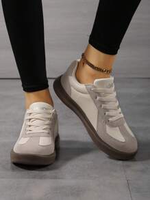 Baskets décontractées pour femmes, chaussures plates à lacets à semelle souple, chaussures de marche à bout rond polyvalentes, chaussures d'étudiante, semelle blanche