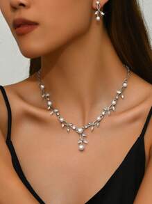 Set de joyería de 3 piezas con hojas de cristal: aretes y collar, elegante para fiesta