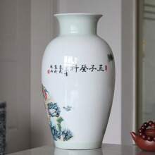 [Jarrón de estilo Famille Rose de Jingdezhen con diseño de bebé] ¡Encanto infantil elegante para su hogar! Hecho de arcilla de porcelana de alta calidad, con un esmalte brillante y lustroso. El jarrón está adornado con una pintura de estilo Famille Rose de niños juguetones, con sus expresiones animadas y las líneas fluidas de sus vestidos que muestran la exquisita artesanía tradicional. Los colores combinados de rosa, morado, amarillo y verde crean un efecto cautivador.