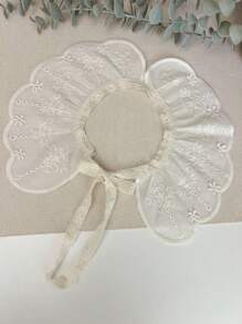 1 pieza Babero ajustable para niñas pequeñas con bordado y borde floral, apropiado para uso diario y festivales, regalo