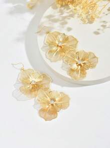 1 paire de boucles d'oreilles à gland fleuri creux exagéré et léger, de luxe. Boucles d'oreilles de mode avec un sentiment rétro romantique haut de gamme, convenant pour un port quotidien, pour les fêtes et les vacances des femmes.
