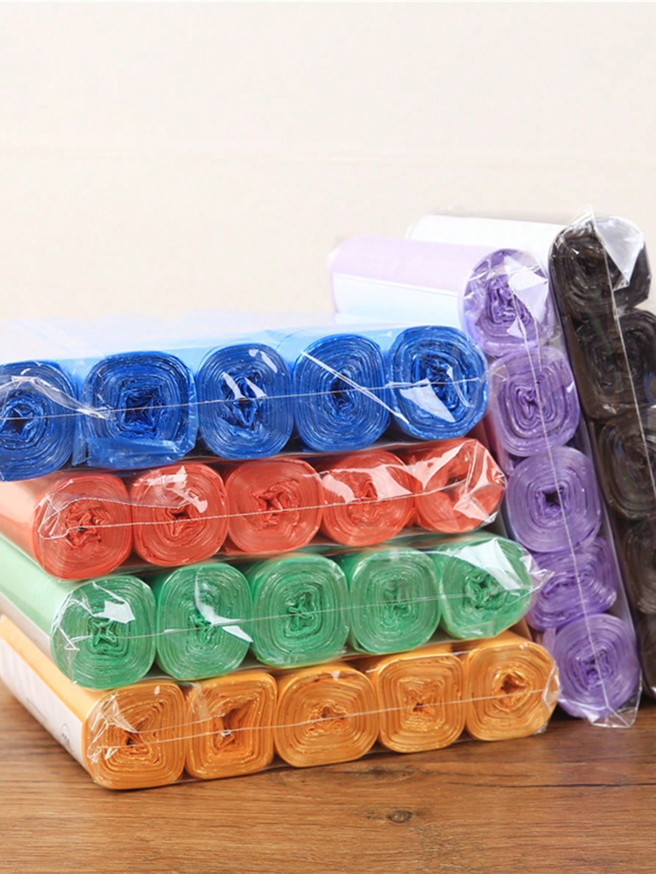 أكياس قمامة بلاستيكية متعددة الألوان 5 لفات – 75 ك...