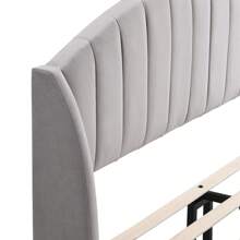Letto imbottito dal design senza tempo, doghe in legno, facile da montare, velluto, rete a doghe in legno silenziosa e piedini di appoggio per una stabilità ottimale.