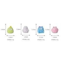 Un conjunto de ornamentos lindos y creativos de pequeños monstruos animales peludos y de paisajes de micro caricaturas divertidas, artículos de decoración del hogar, decoraciones para escritorio y automóvil