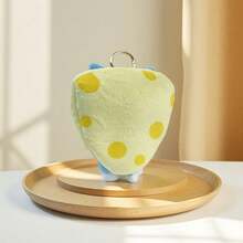 Bộ sưu tập móc khóa Gokko của Miniso gồm những chú Tom và Jerry đáng yêu, với trang phục chủ đề pho mát và được làm từ chất liệu mềm mại, bông xốp, rất thích hợp để trang trí túi xách hoặc treo vào móc khóa. Một lựa chọn lý tưởng cho người hâm mộ Tom và Jerry (1 chiếc). - Nhiều màu - Xem 3