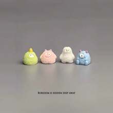 Un conjunto de ornamentos lindos y creativos de pequeños monstruos animales peludos y de paisajes de micro caricaturas divertidas, artículos de decoración del hogar, decoraciones para escritorio y automóvil
