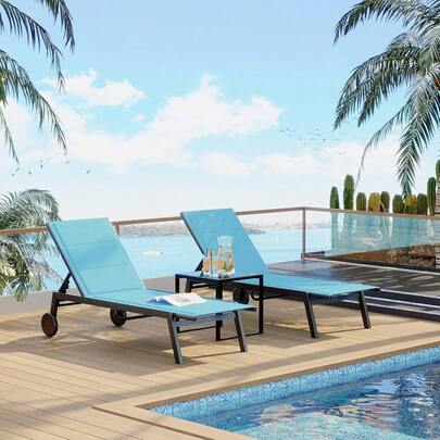 Sillones de exterior con ruedas, respaldo ajustable, tumbonas para piscina, tumbonas de patio con mesa auxiliar (juego de 3)