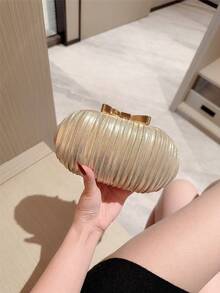 1 件 Moonlit Eve 包 - 金属褶皱迷你蛋形手拿包，优雅的金属双珍珠扣设计，适合派对女孩、新娘、大学生、年轻专业人士，配有金属链带 - 金色 - 查看 7